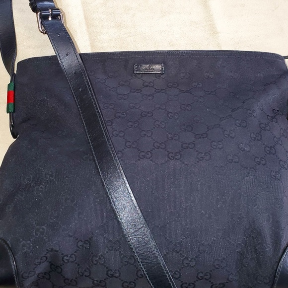 Gucci Messenger Bag, classic design - Picture 1 of 9